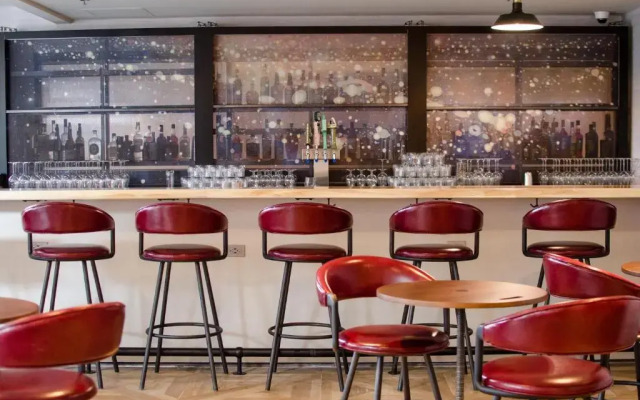 Freepoint Cambridge, Tapestry Collection By Hilton