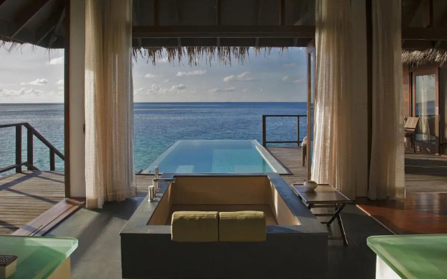 Coco Bodu Hithi Resort