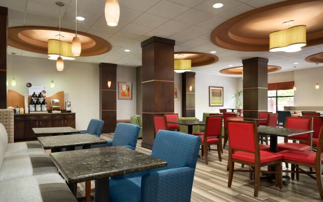 Holiday Inn Express & Suites Knoxville-Clinton, an IHG Hotel