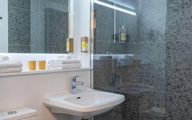 greet Hotel Chatellerault