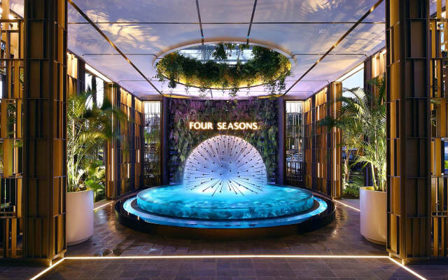 Four Seasons Hotel