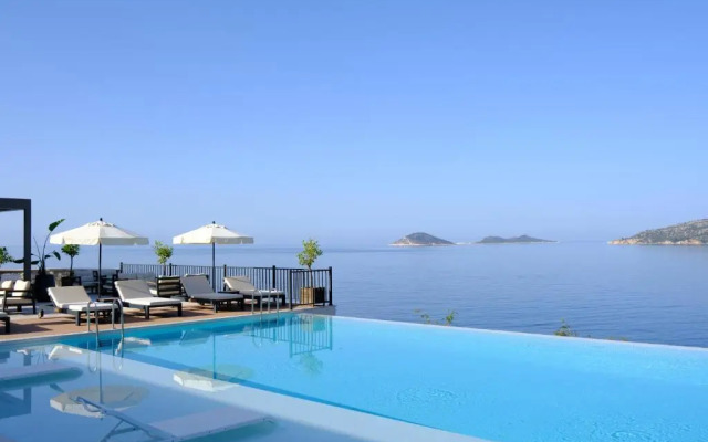 Lures Hotel