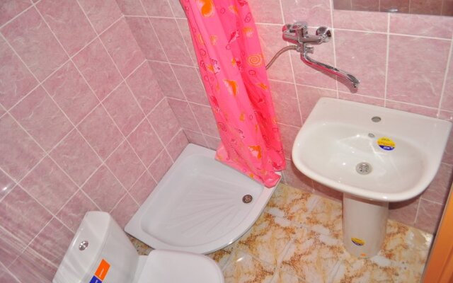 Inn on Chernomorskaya 100