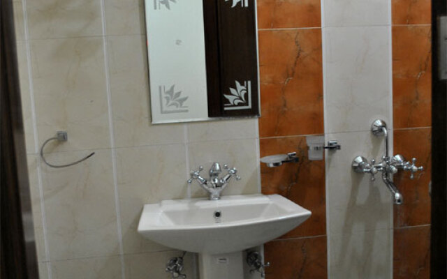 Hotel Dhingra Residency