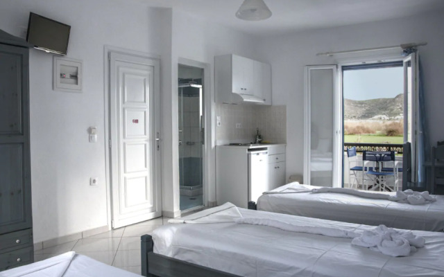 Ikaros Studios & Apartments