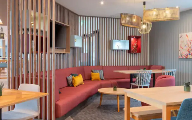 Hampton by Hilton Ashford International