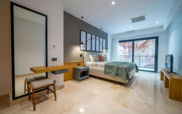 Lures Hotel
