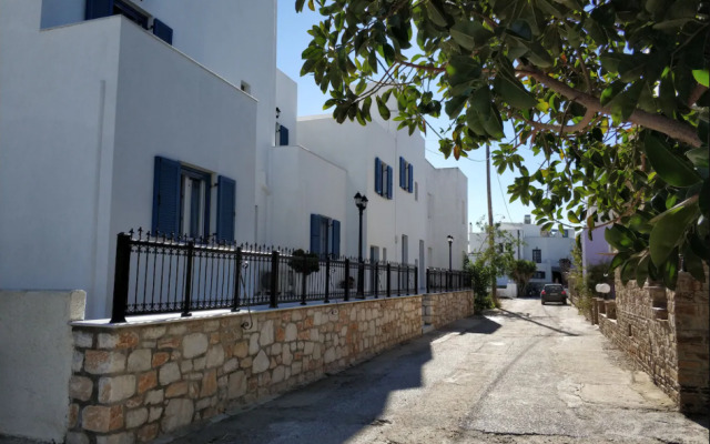Ikaros Studios & Apartments