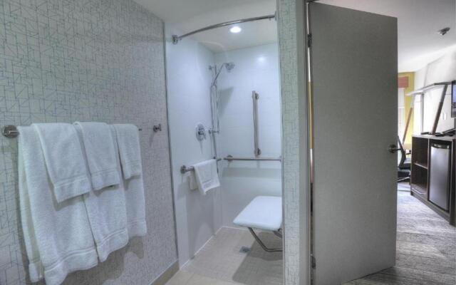 Holiday Inn Express & Suites Toronto Airport West by IHG