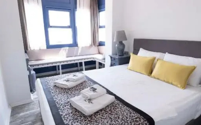 Alacati Albatross Hotel