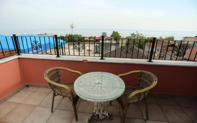 Tashkonak Studio Suites