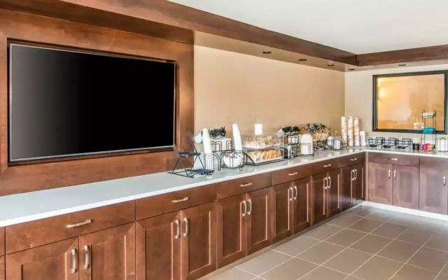 Comfort Inn & Suites Vancouver Downtown City Center