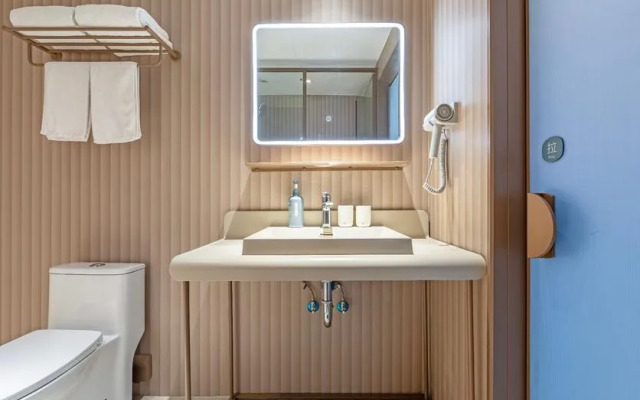 Hanting Express Shanghai Hongqiao Huqingping Road