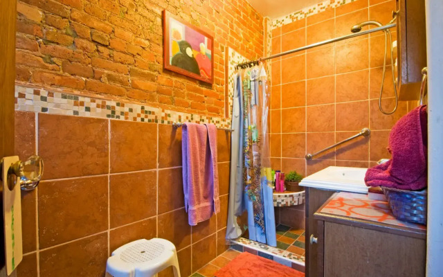 CommunityBeGood GuestHouse Helps Haiti