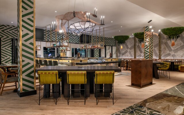Hotel Paradox, Autograph Collection