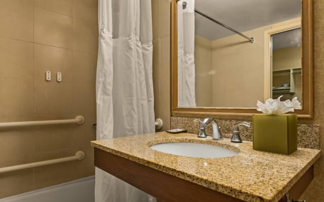 Airport Honolulu Hotel, Trademark Collection by Wyndham