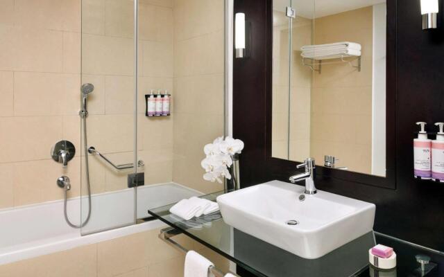 Mövenpick Jumeirah Lakes Towers Hotel