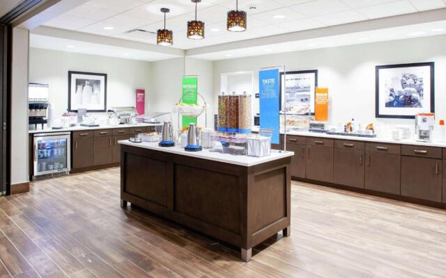 Hampton Inn & Suites Overland Park South