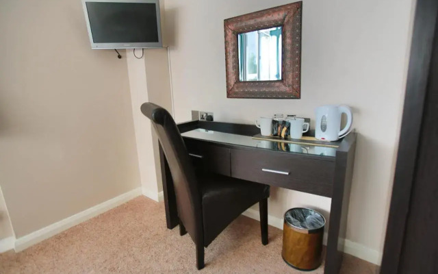 Oaklands Hotel