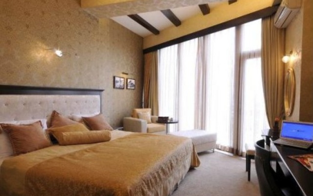 Riviera Hotel