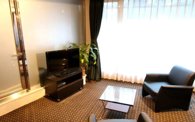 Livemax Budget Korakuen Hotel