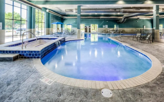 Holiday Inn Express & Suites Cleveland West - Westlake by IHG