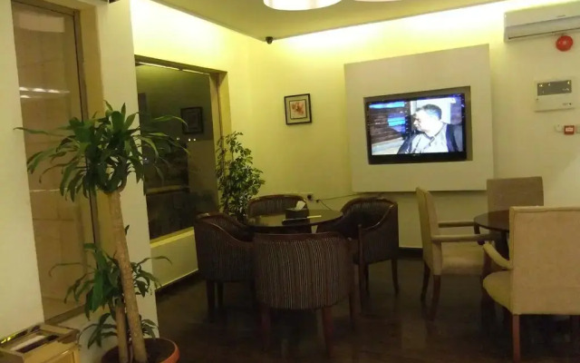 Armada Palace 1