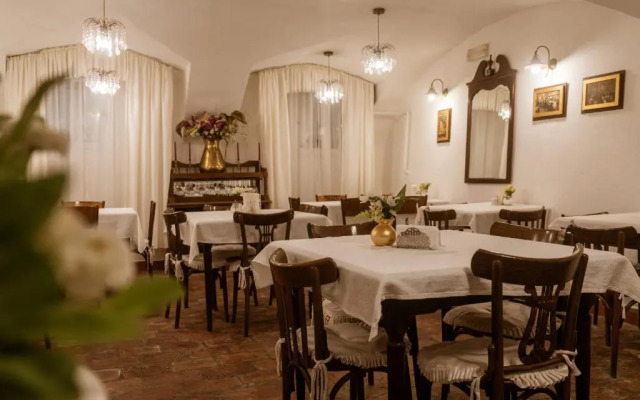 Allegro Hotel