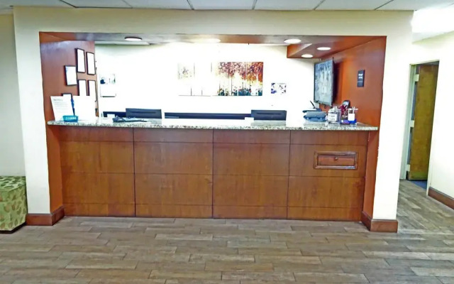 Home Town Inn & Suites Crestview