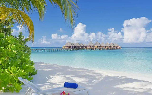 Angaga Island Resort & Spa