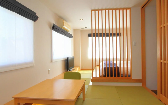 Hinasaku