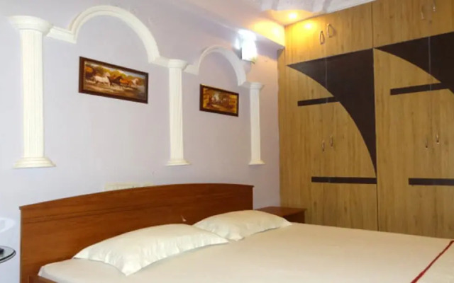 Hotel Nesh Inn