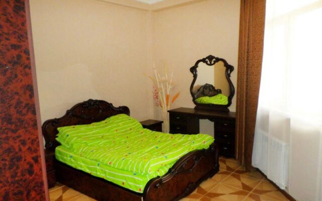 Amshenskiy Dvor Hotel