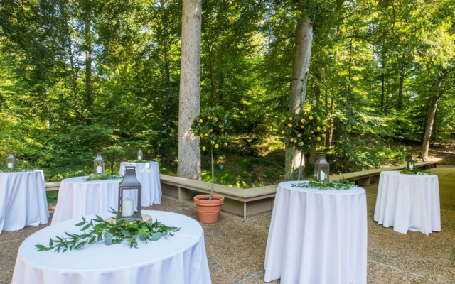 Williamsburg Woodlands Hotel & Suites, an official Colonial Williamsburg Hotel