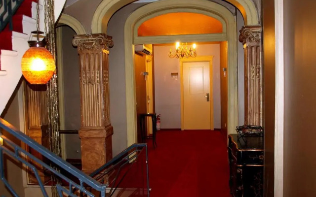 Delphi Art Hotel