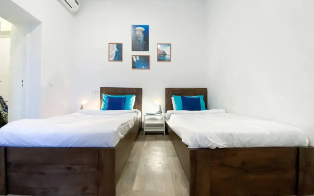 Apartamenty Scast'e zit' v centre Sevastopola na ul. Bol'saa Morskaa, d.41