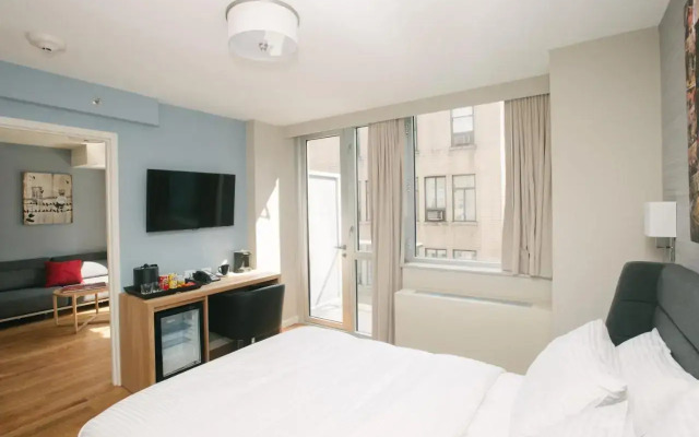 Hotel 32 32