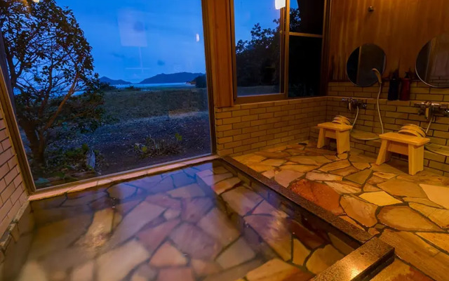 Ryokan pebble Takashima