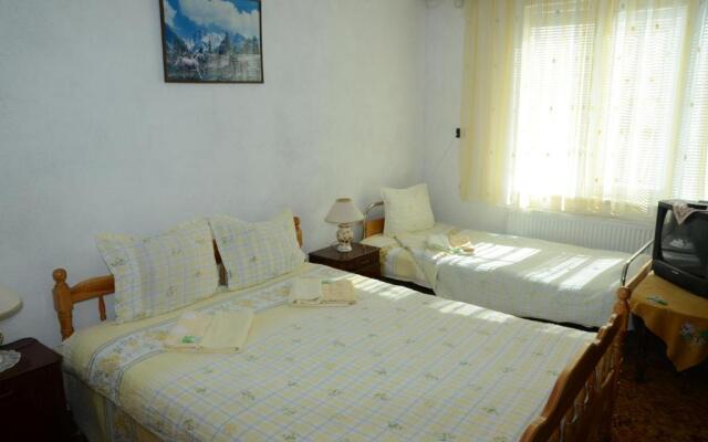 Kristal Guest House