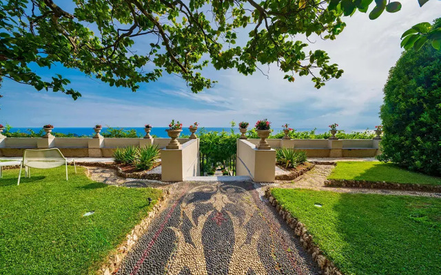 Villa Riviera Resort