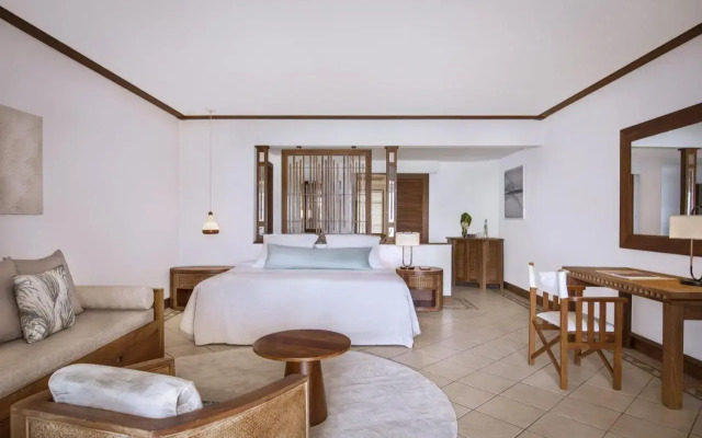 Paradis Beachcomber Golf Resort & Spa