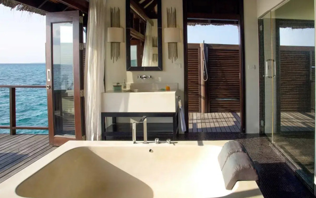 Coco Bodu Hithi Resort