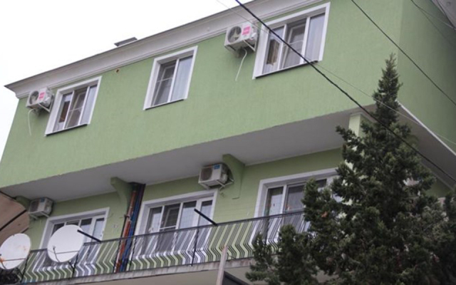 Uyut Guest House