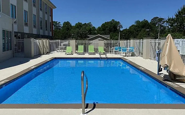 Plaza Inn and Suites