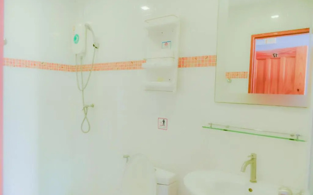 Patumnak Beach Guesthouse