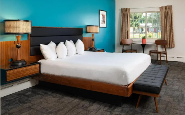 The Sapphire Motel