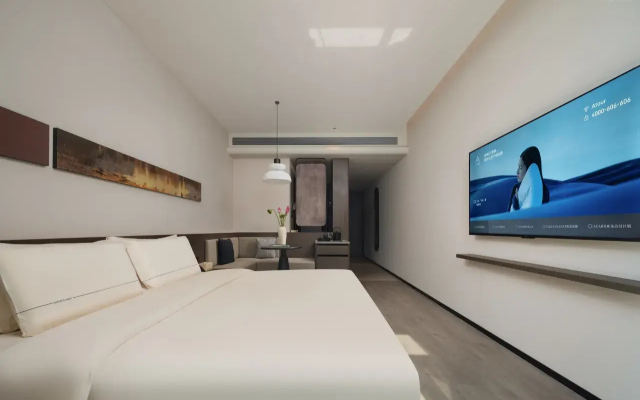 Dalian Xinghai Square Century City Sculpture Sea View Atour Hotel