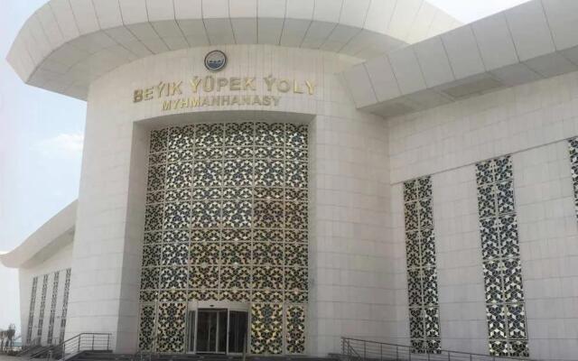 Beyik Yupek Yoly Hotel