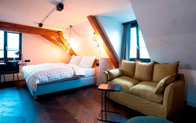 The Lubo - self check-in