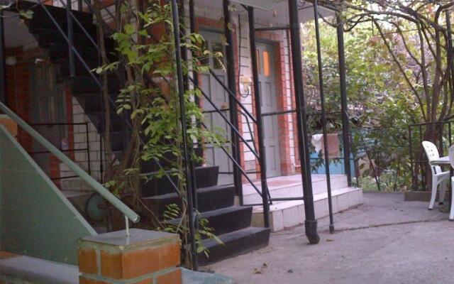 Guesthouse On Kymskaya